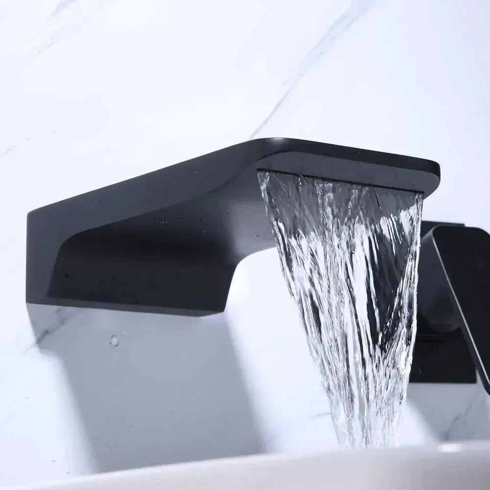 Robinet Mural Cascade Noir Mat